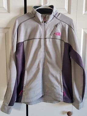 The North Face. Large. Lightweight Jacket. Long Sleeves. Gray Purple